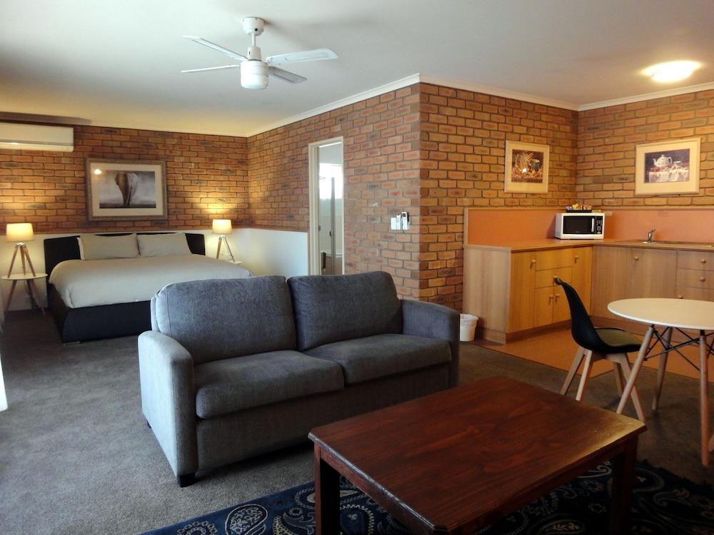 Summerhill Motor Inn (Adults Only) Merimbula Exterior foto